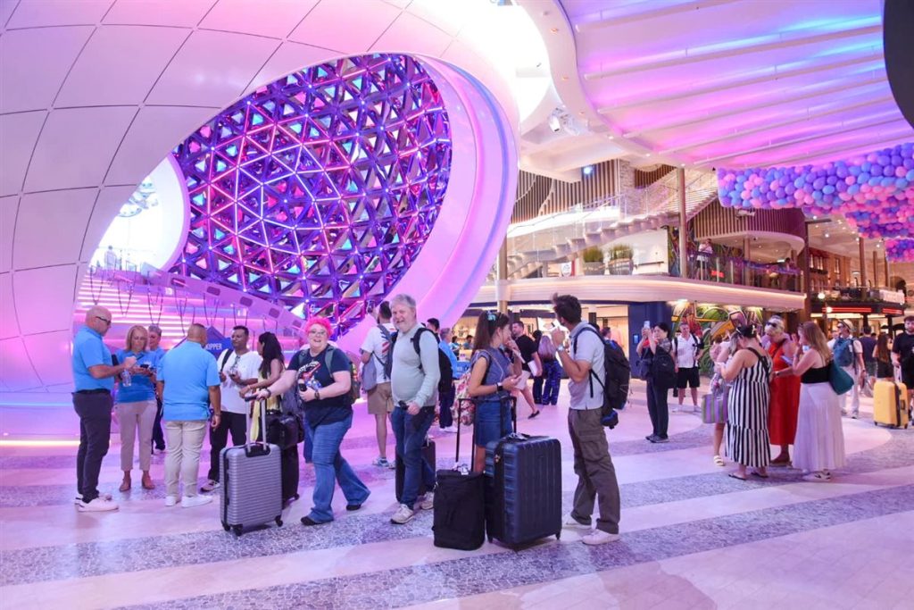 Royal Caribbean realiza viagem inaugural do Legend of the Seas