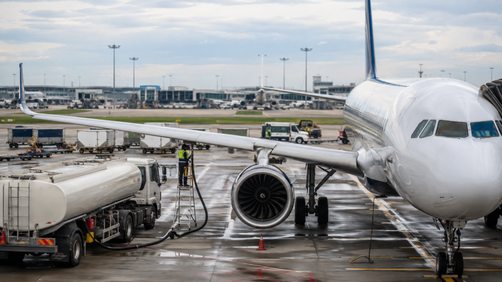 Guerra no Irã pressiona combustível e eleva custos da aviação no Brasil