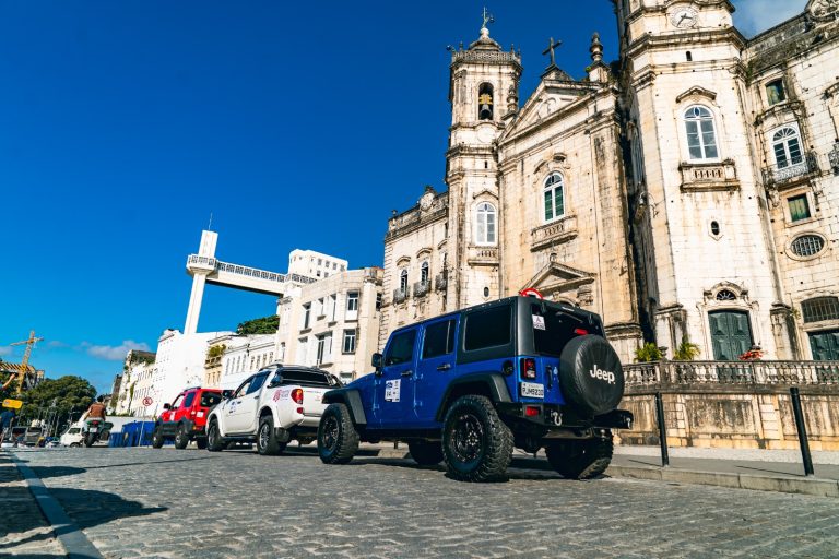 Rally Salvador 2026 reúne pilotos em prova de aventura e regularidade pelas ruas da capital neste domingo (27)